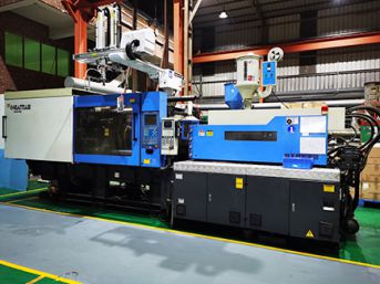 2K plastmasas iesmidzināšanas iekārta